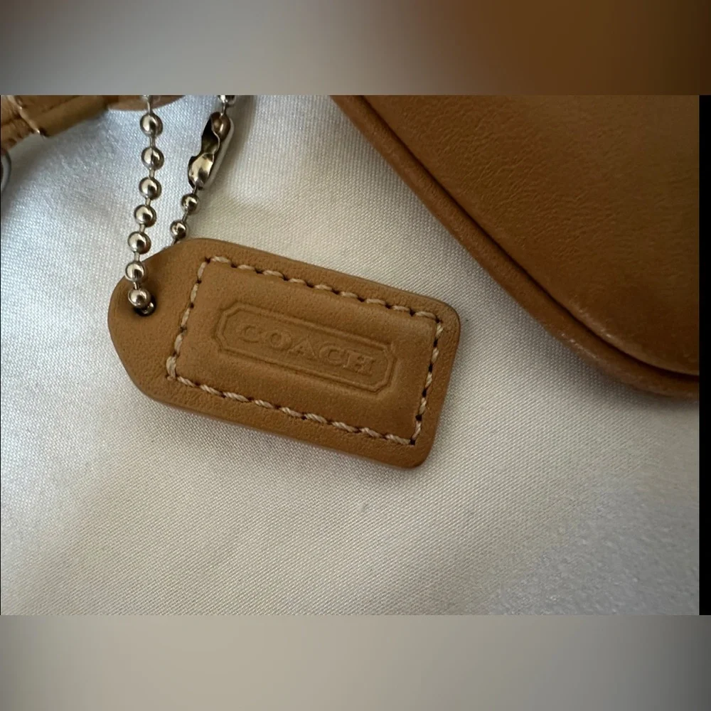 Coach Vintage Tan Leather Wallet - Picture 7 of 9